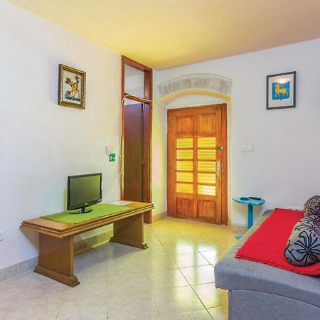 Pet Friendly Apartment In Porec With Wifi Exteriör bild