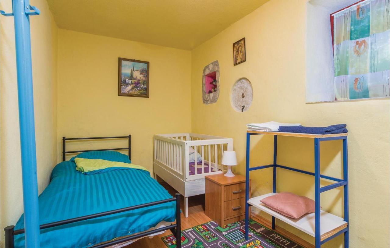 Pet Friendly Apartment In Porec With Wifi Exteriör bild