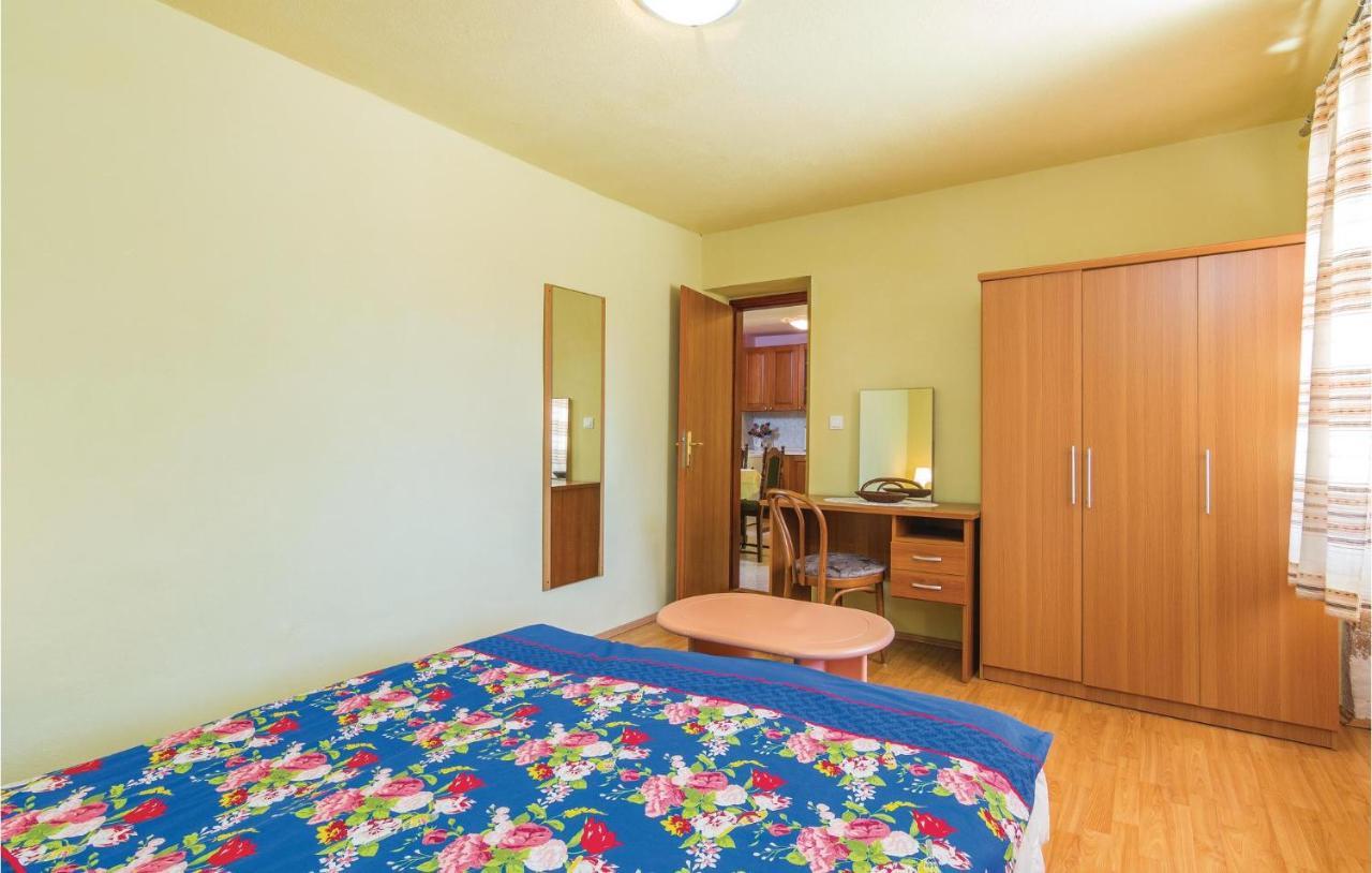Pet Friendly Apartment In Porec With Wifi Exteriör bild