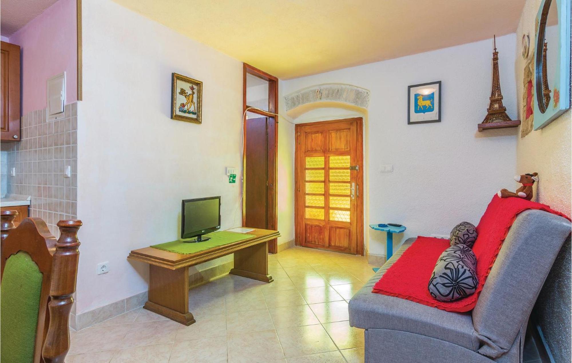 Pet Friendly Apartment In Porec With Wifi Exteriör bild